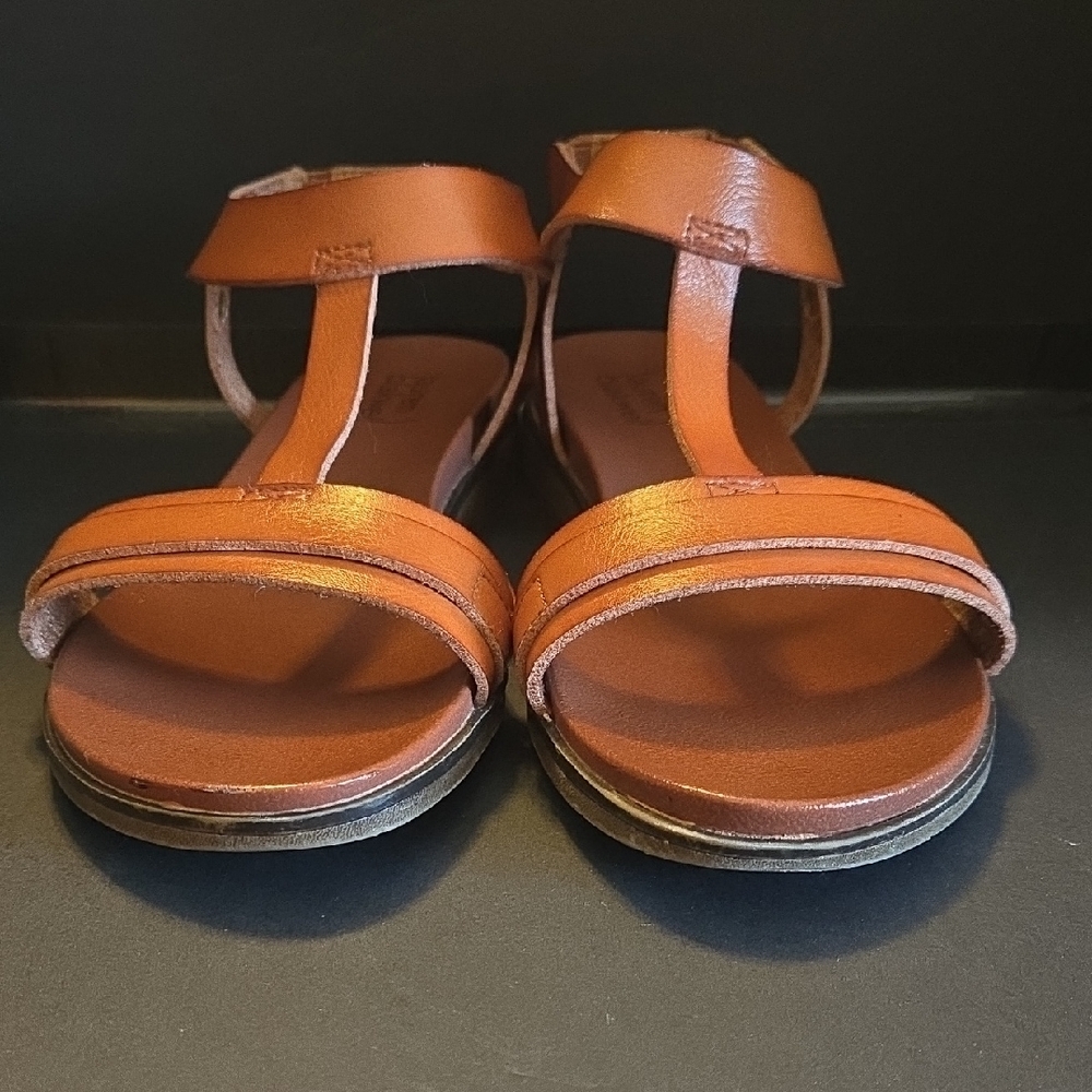 Chic Tan Leather Sandals - image 3
